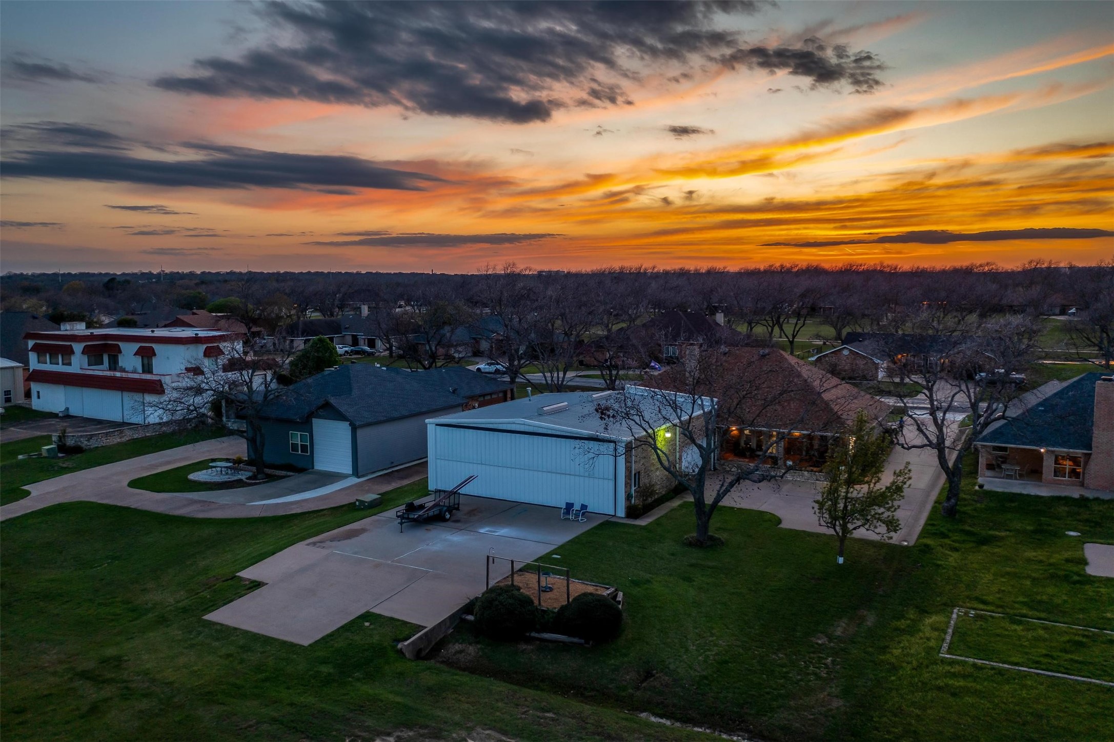 8915 Woodlawn Drive