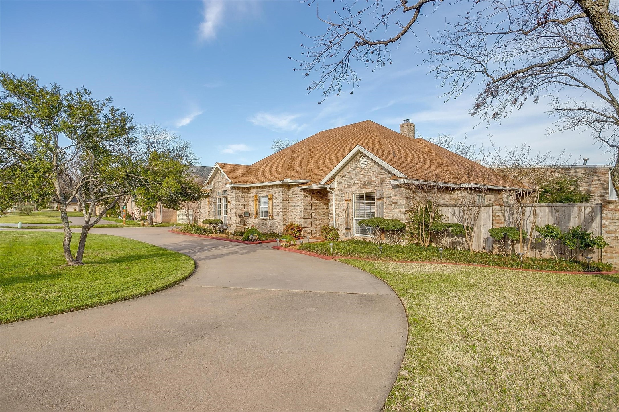 8915 Woodlawn Drive
