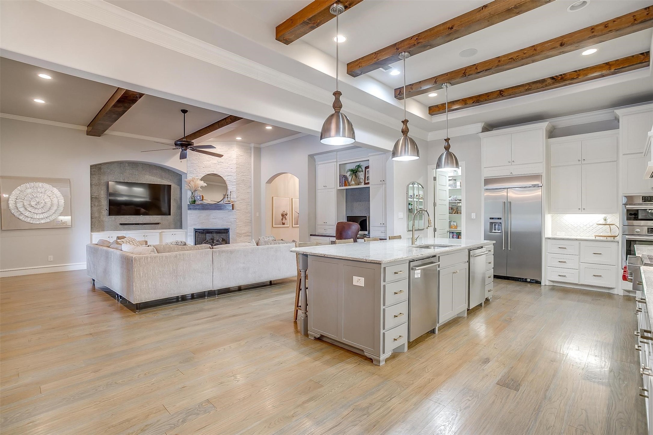 8328 Red Rose Trail
