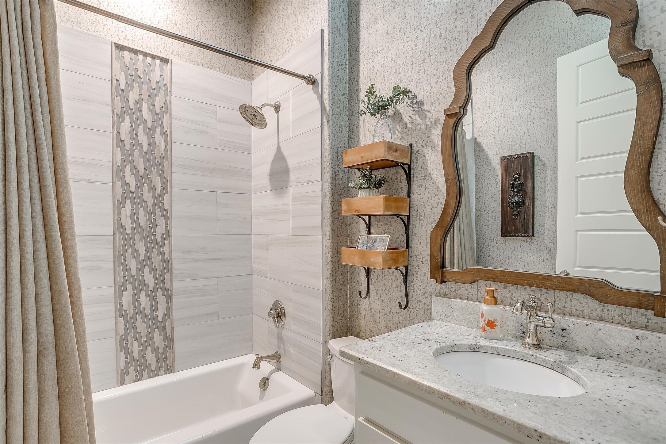 8328 Red Rose Trail
