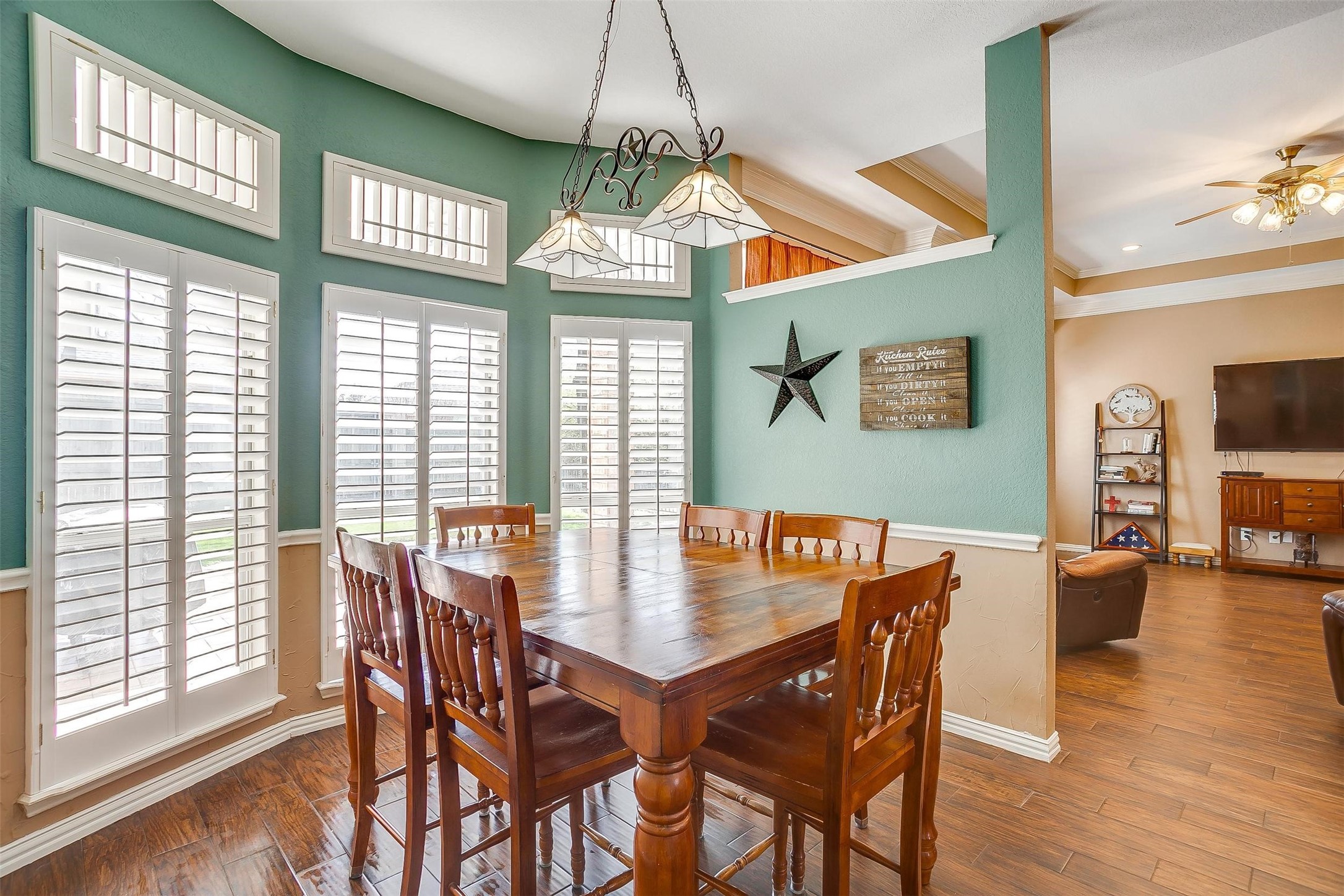 4 Velvet Court