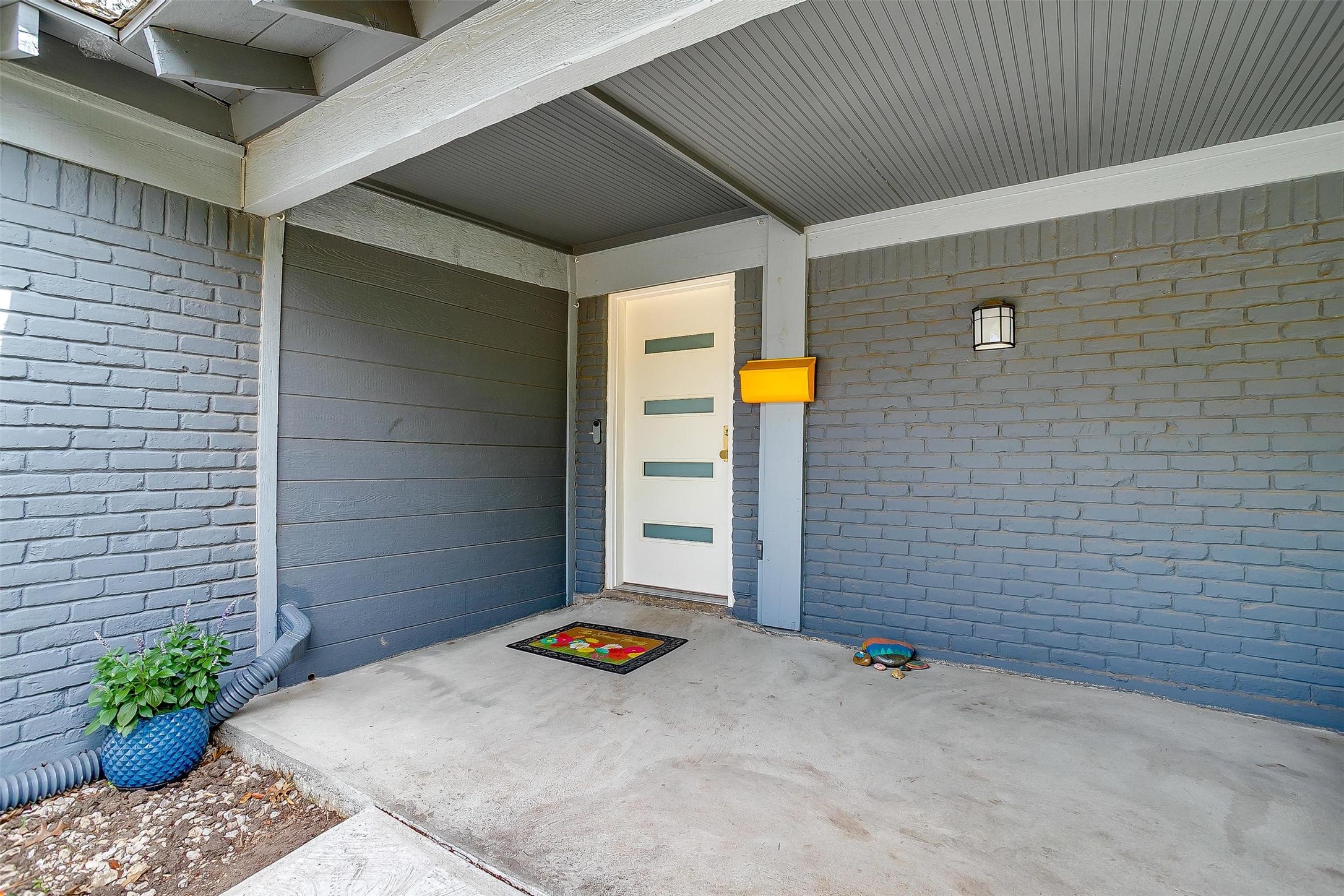 6325 Wallingford Drive