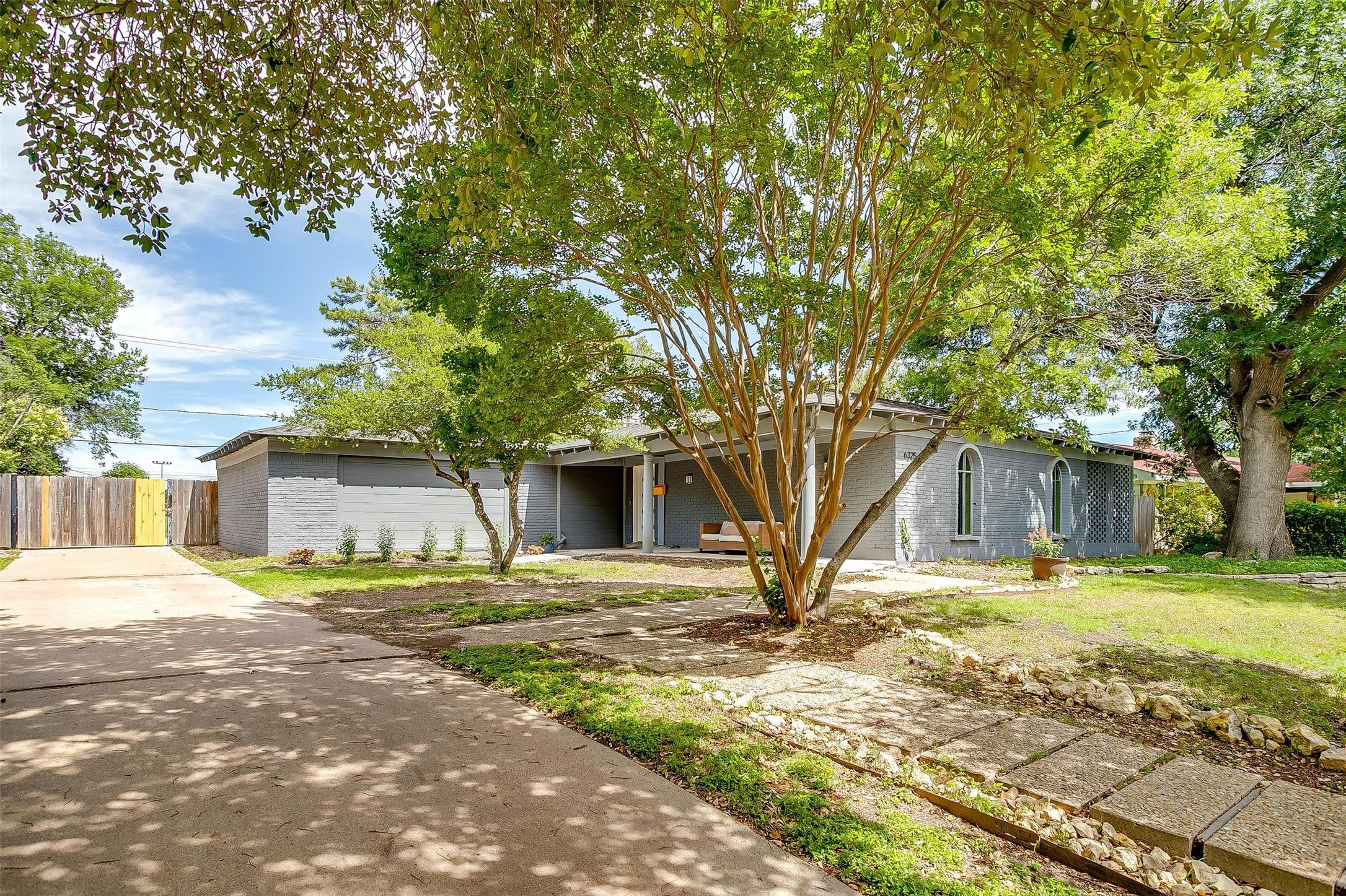 6325 Wallingford Drive