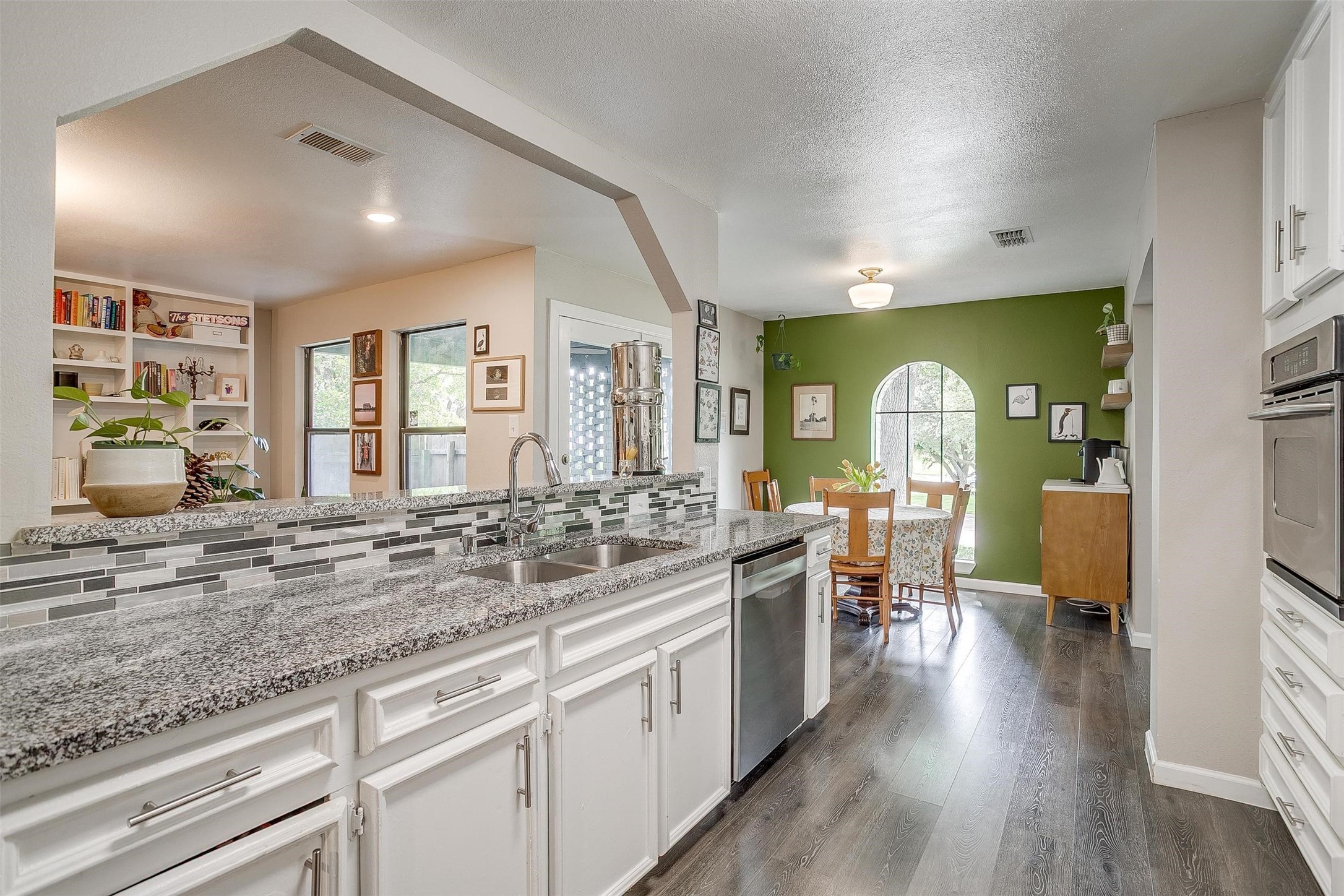 6325 Wallingford Drive