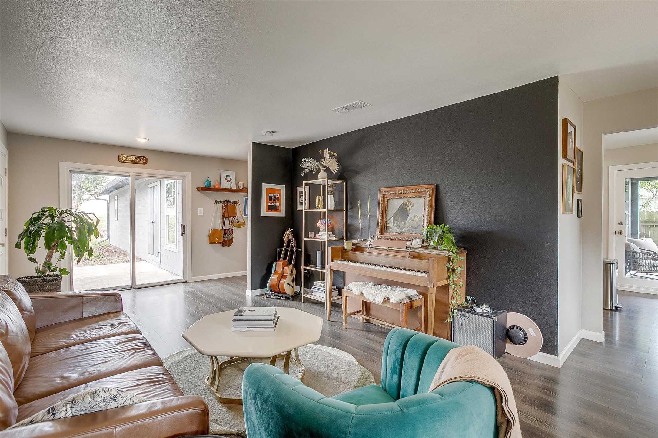 6325 Wallingford Drive