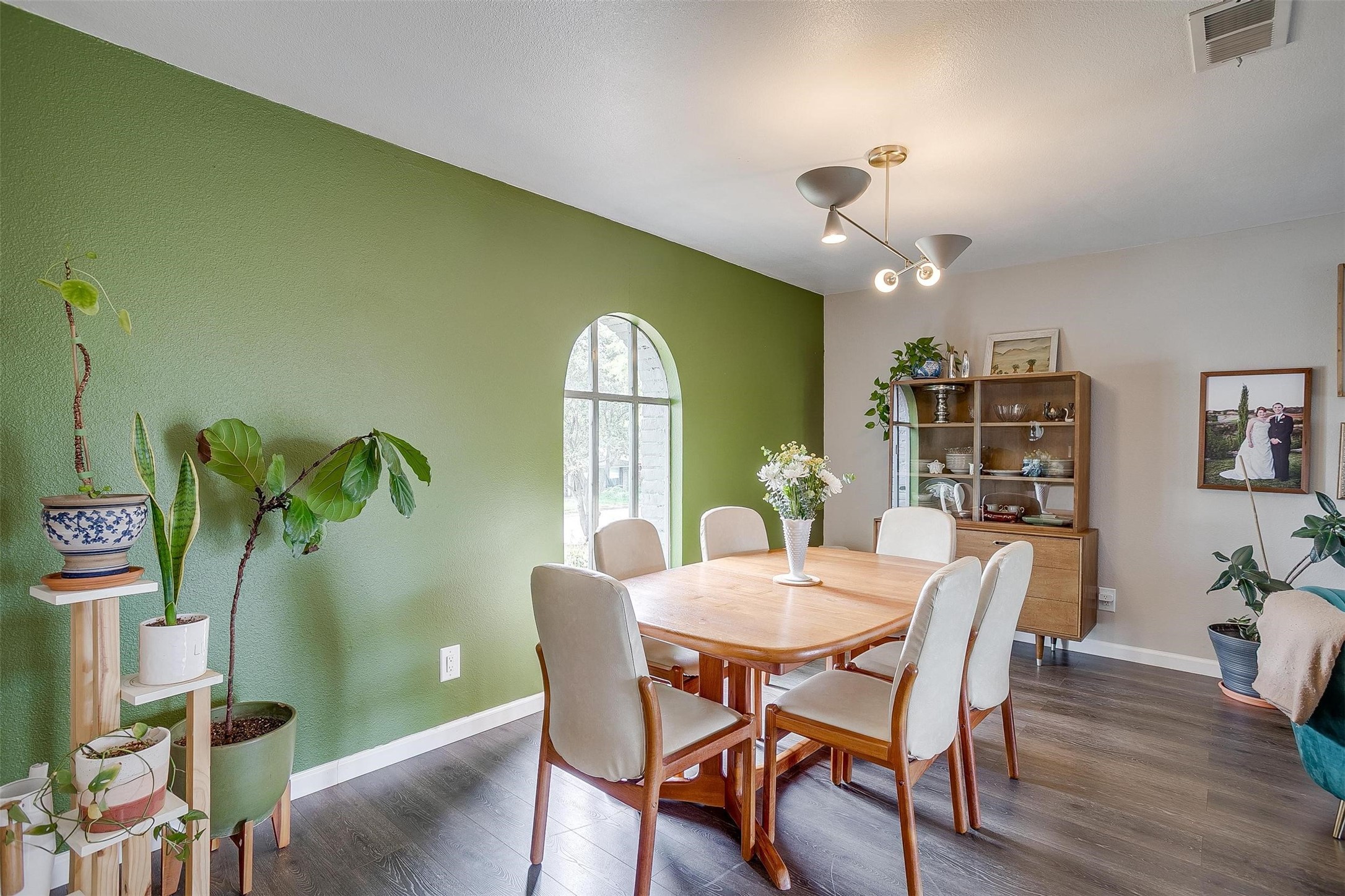 6325 Wallingford Drive