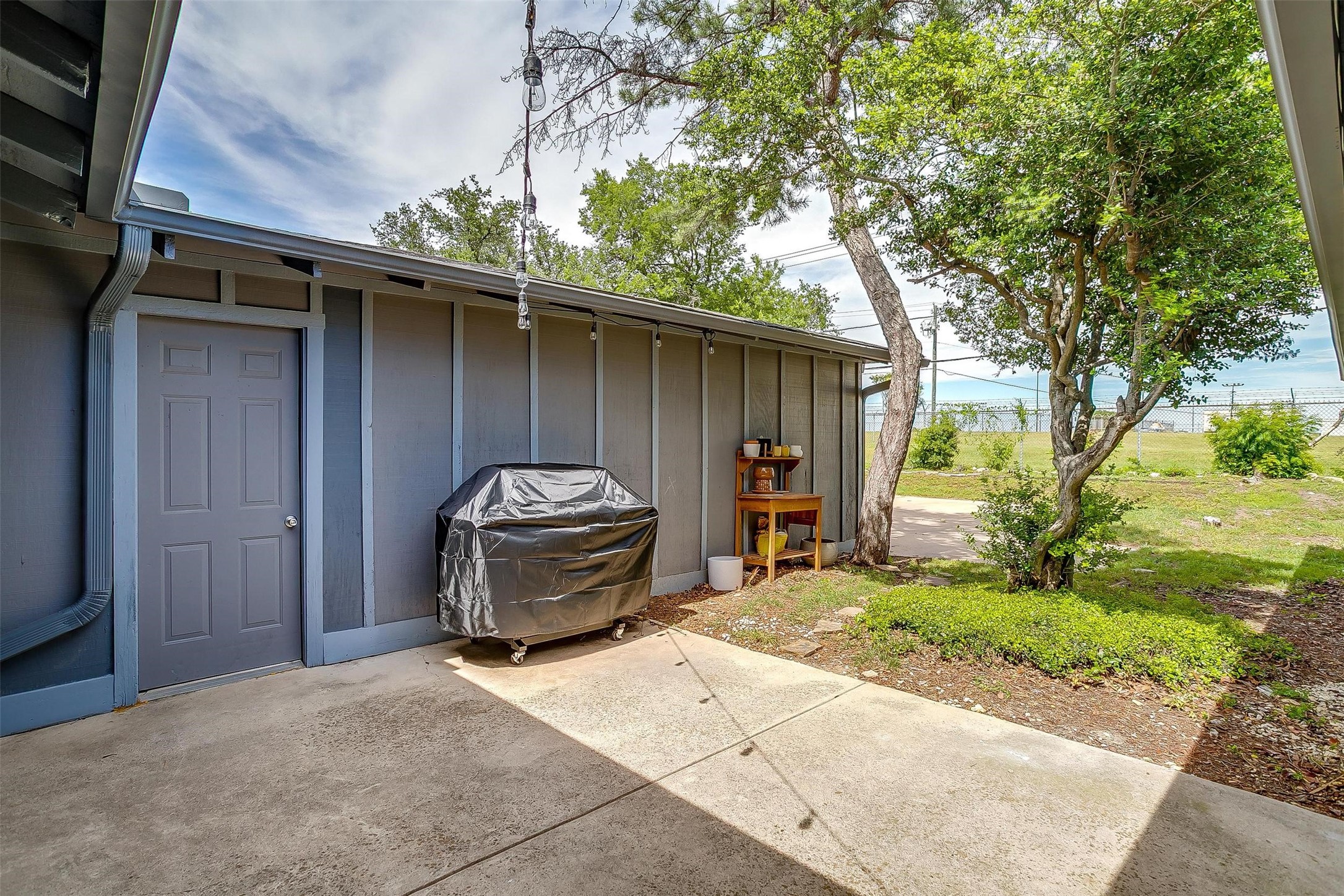 6325 Wallingford Drive