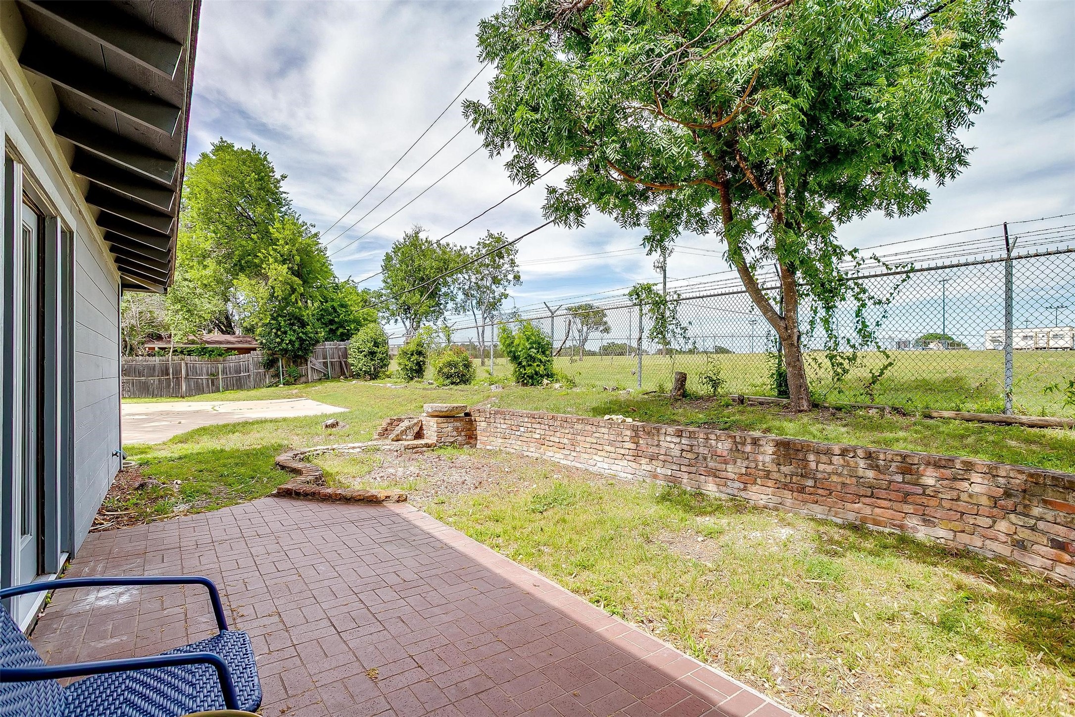 6325 Wallingford Drive