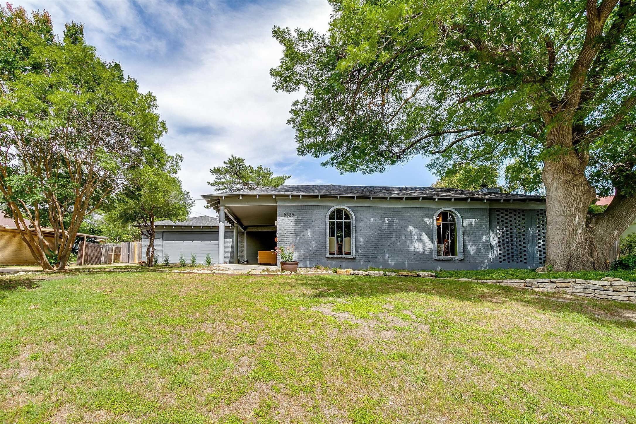 6325 Wallingford Drive