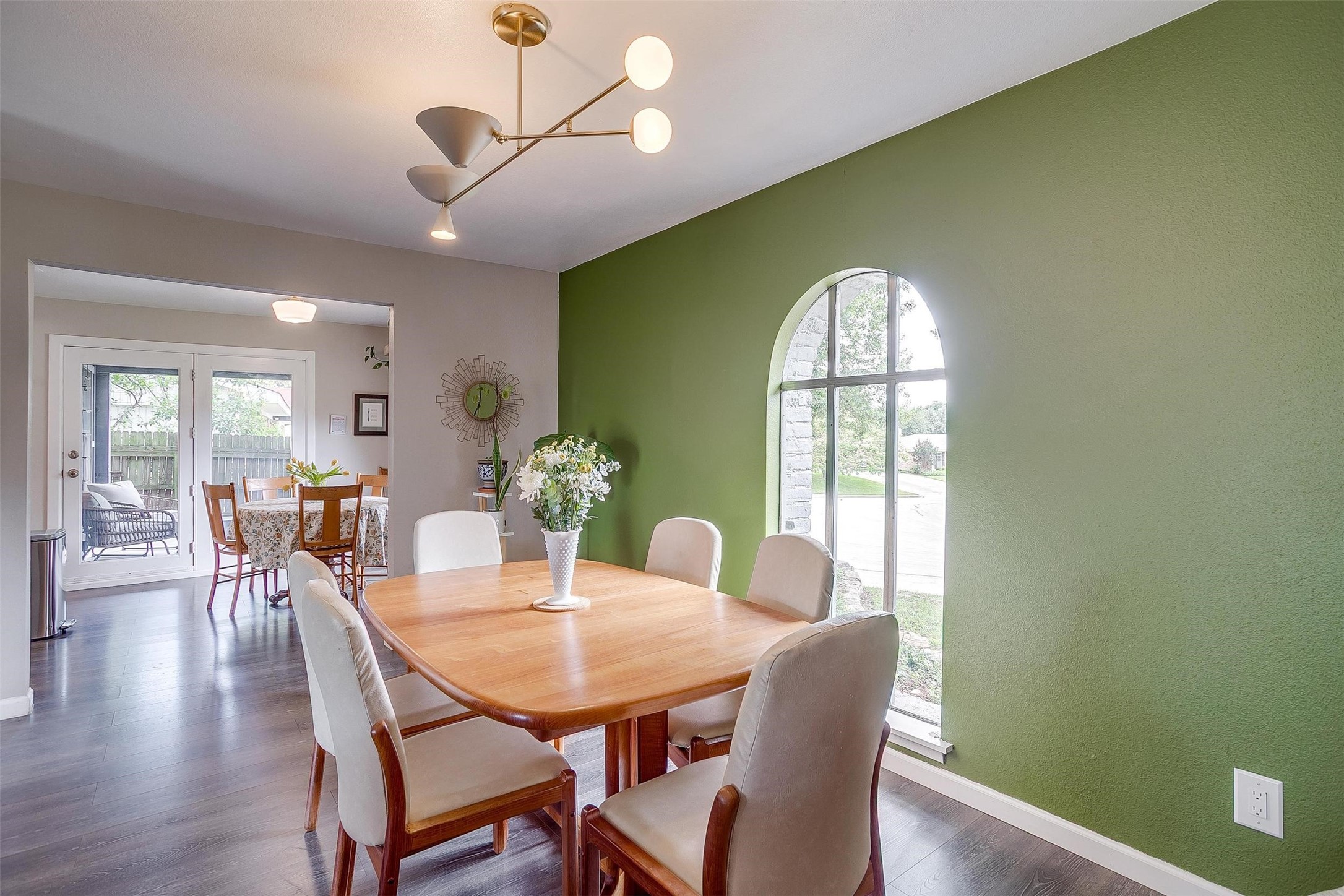 6325 Wallingford Drive