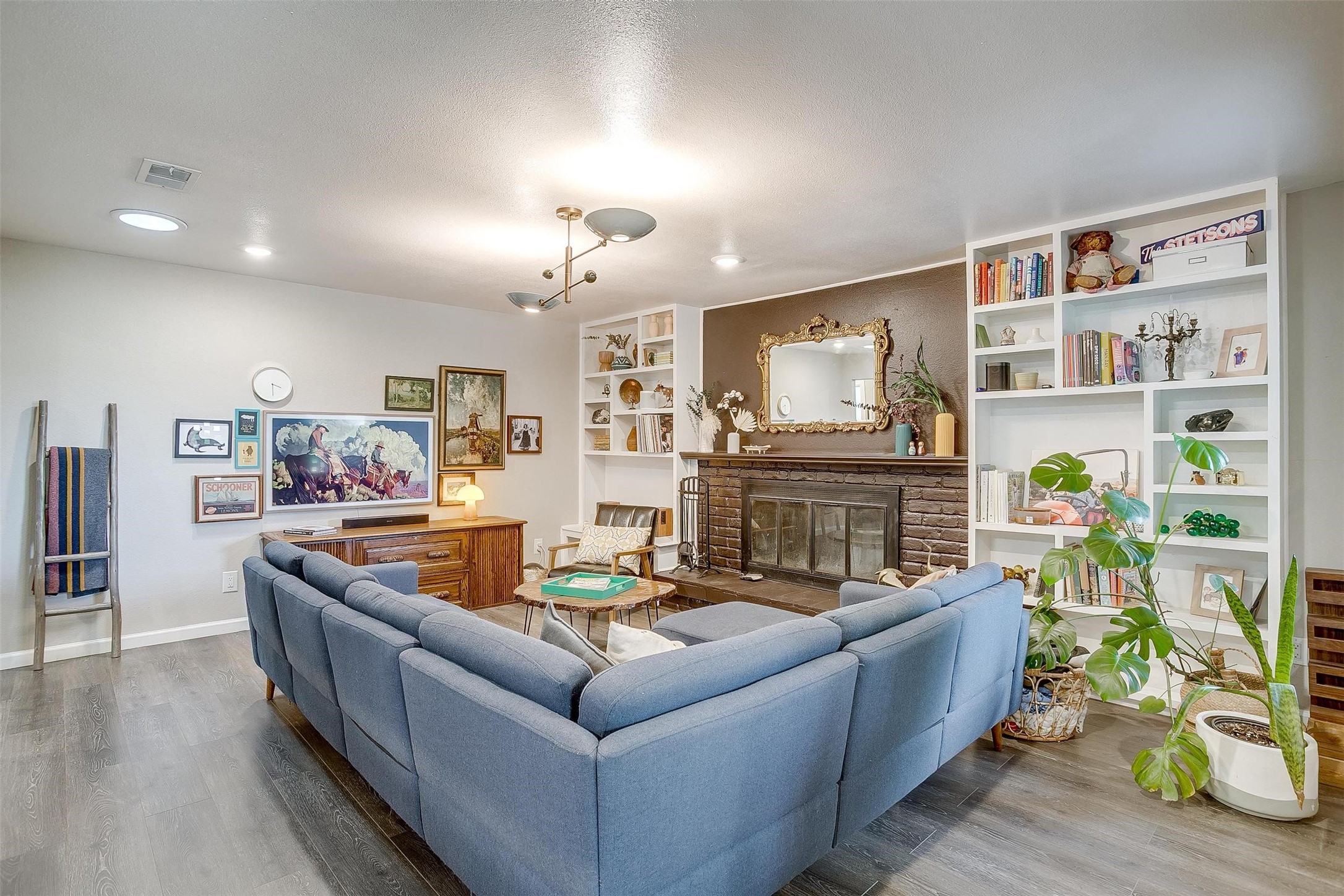 6325 Wallingford Drive