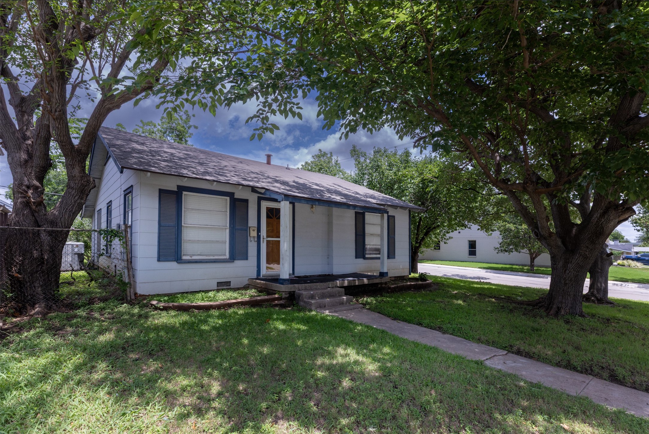 3800 El Campo Avenue