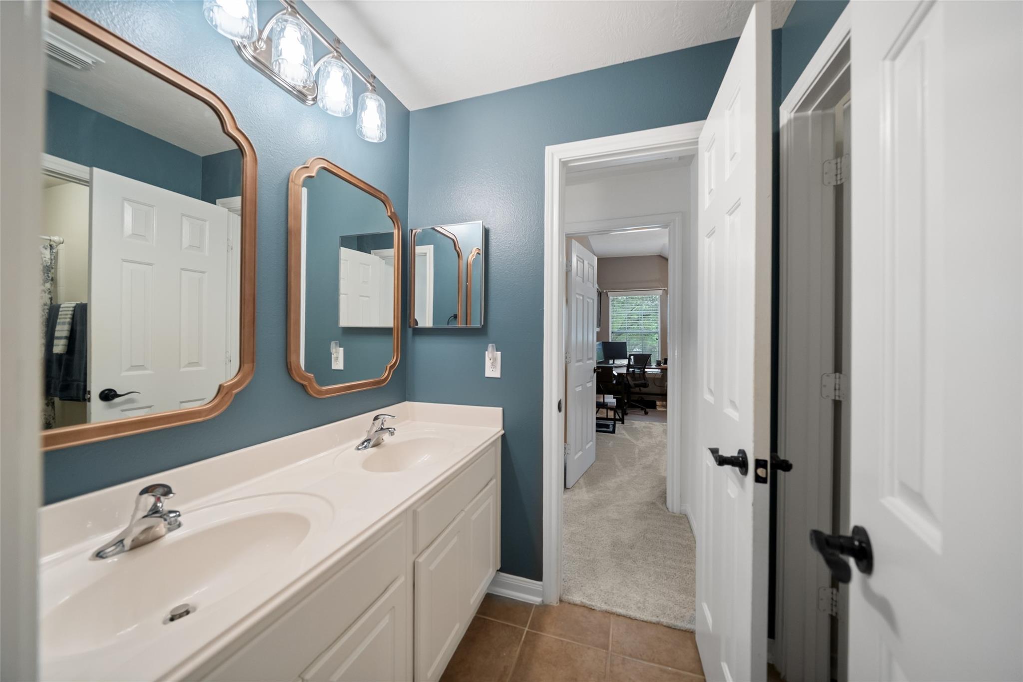 18118 Outback Lakes Trail