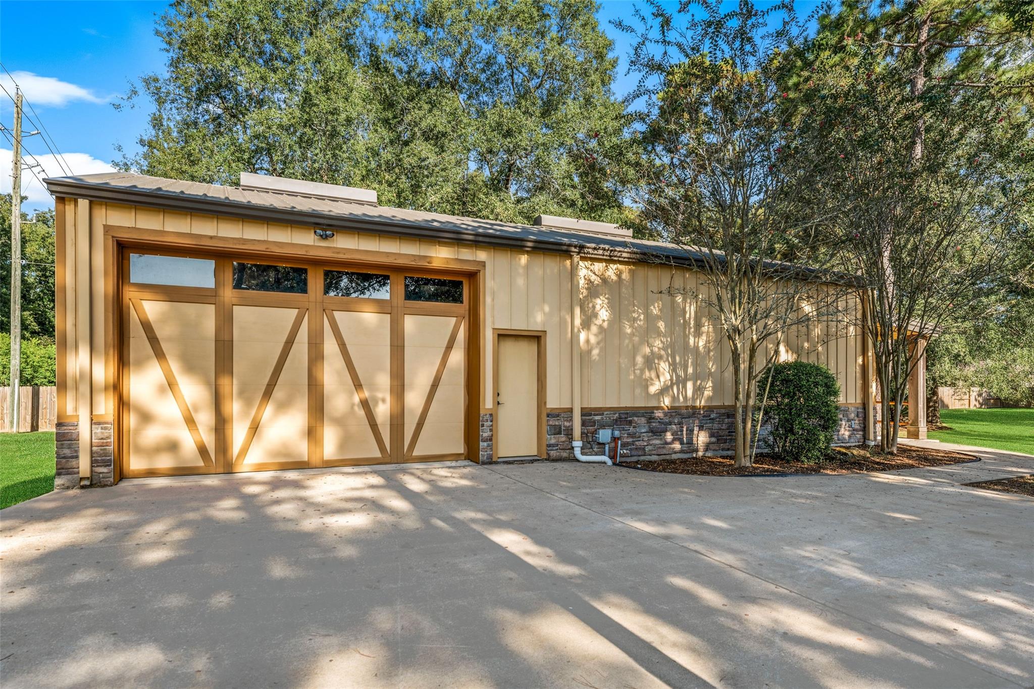 21710 Pino Lane
