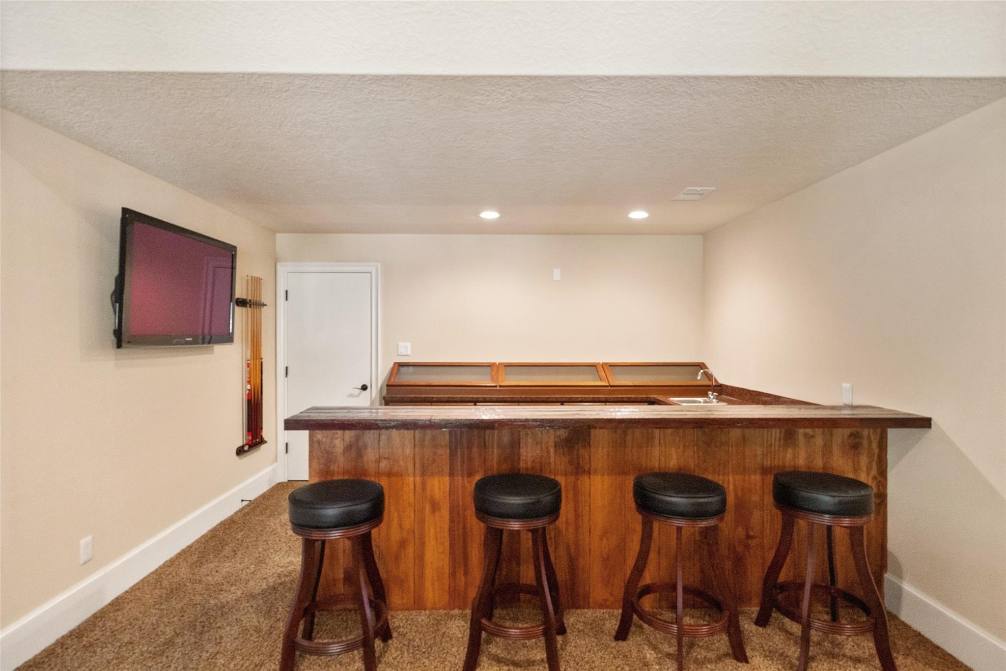 21710 Pino Lane