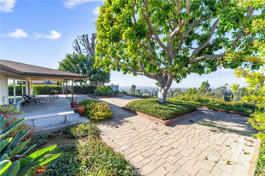 1649 Sierra Vista Drive