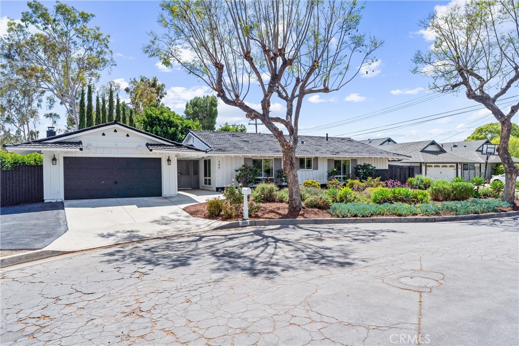 200 Friar Place