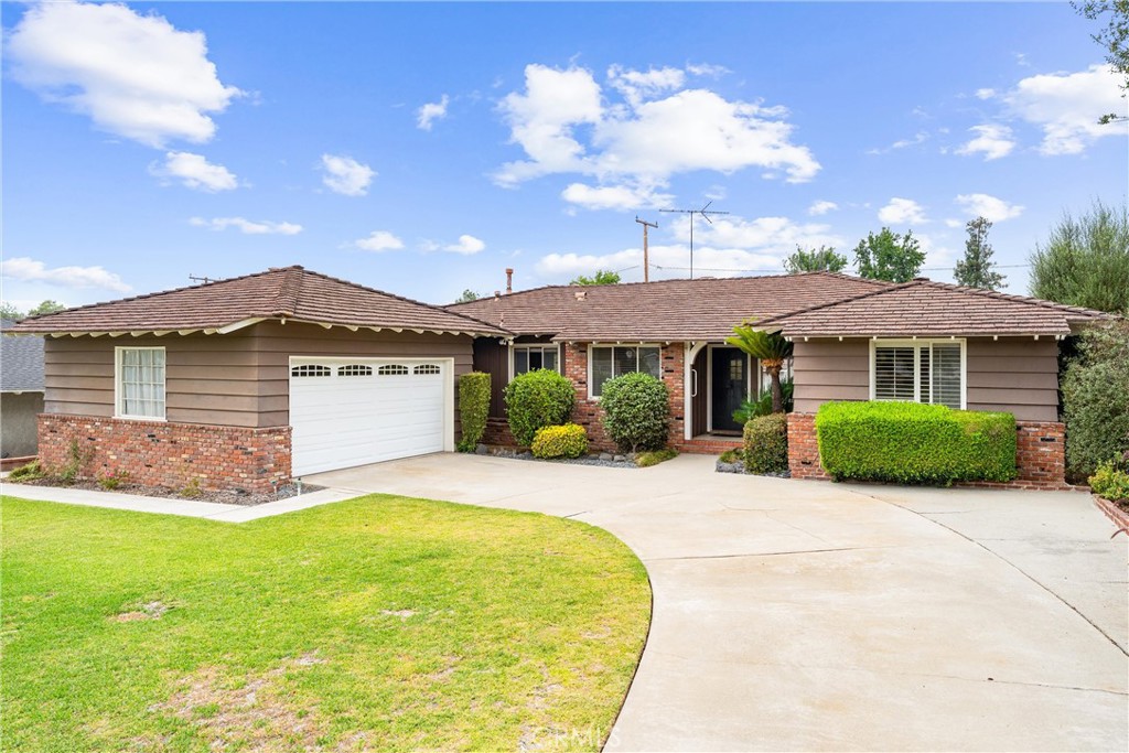 8333 Calmosa Avenue