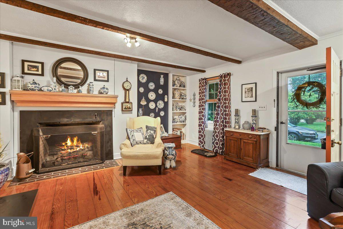 3 Woodbury Rd