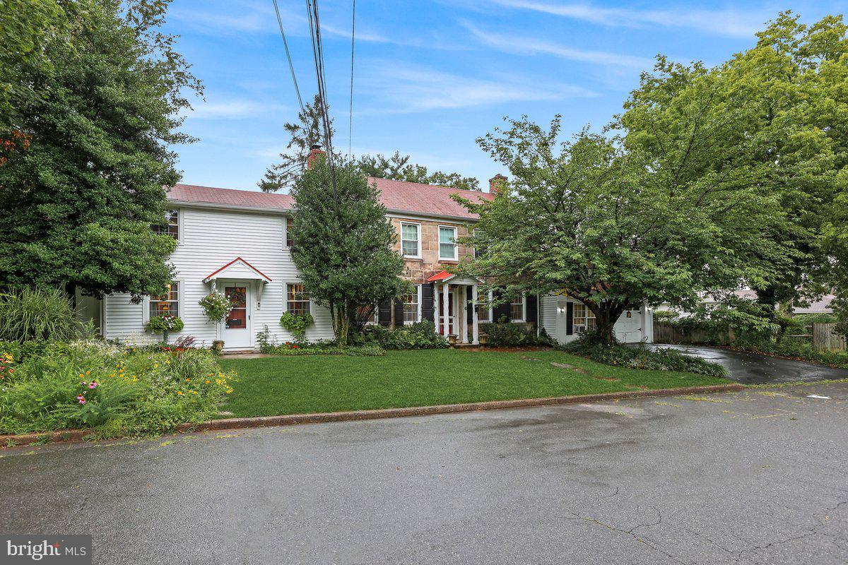 3 Woodbury Rd