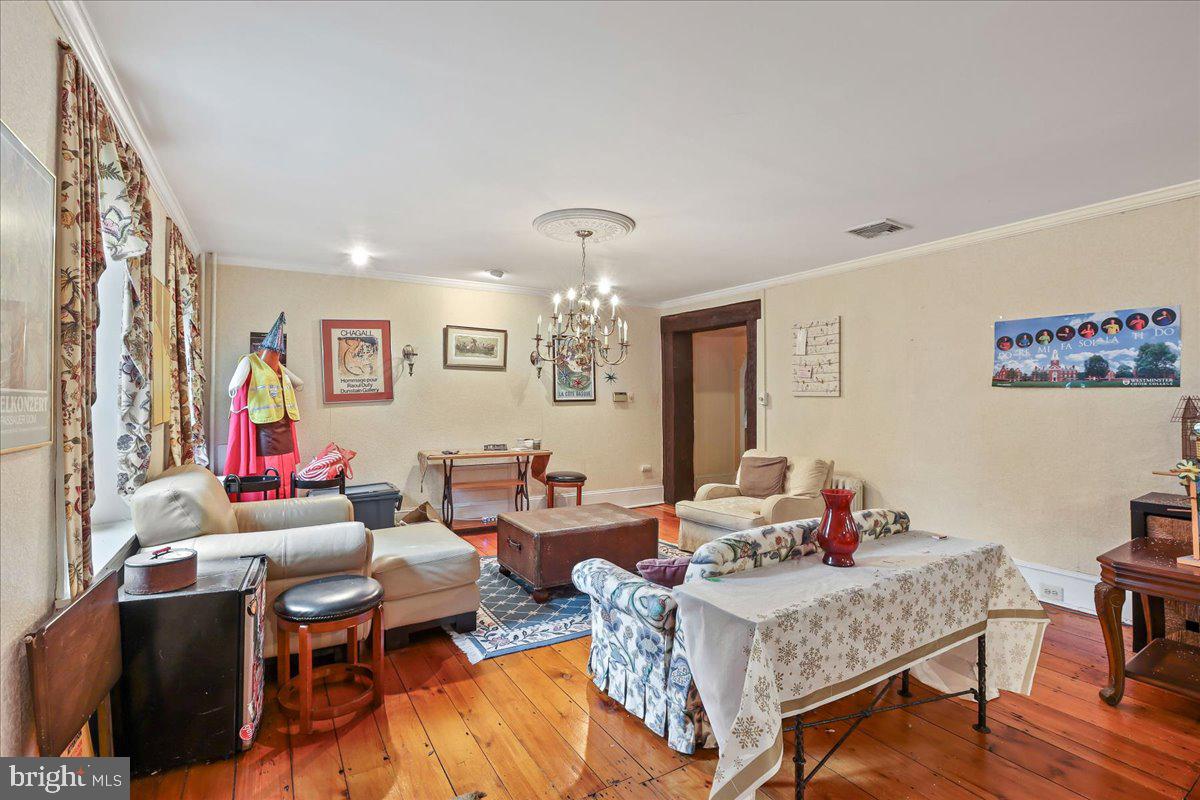 3 Woodbury Rd