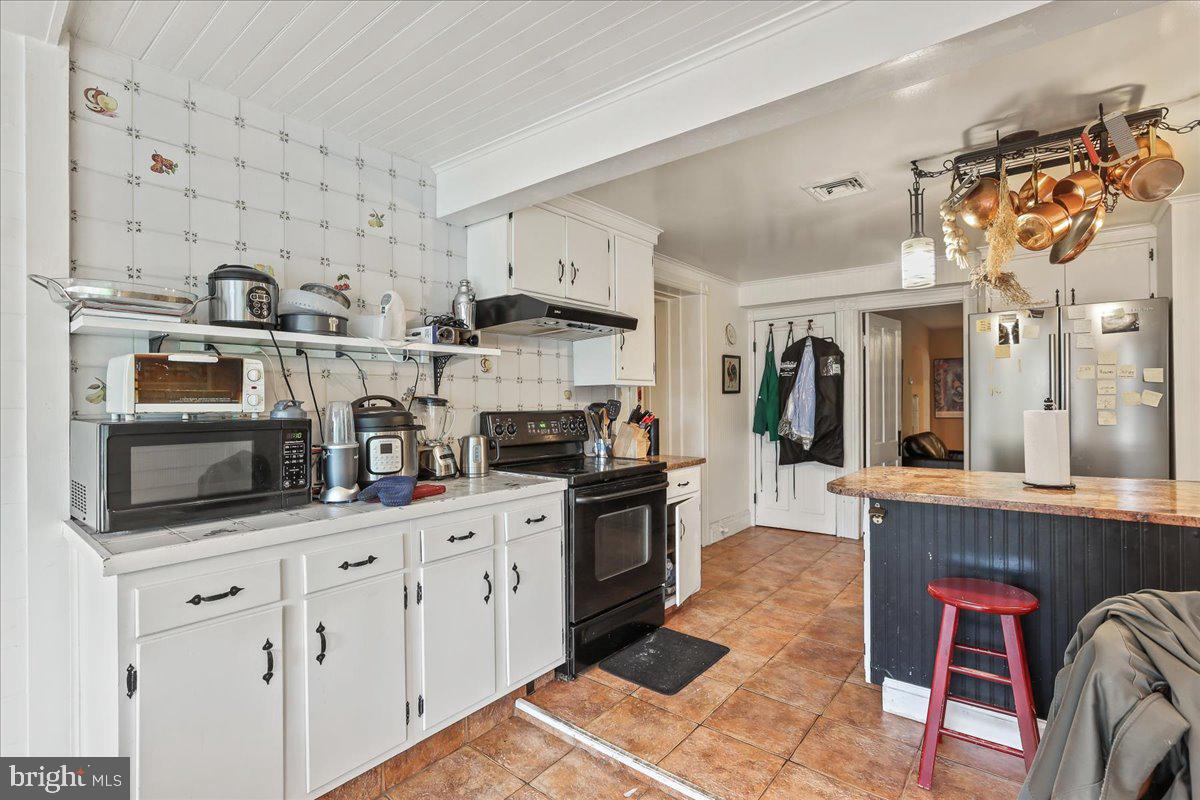3 Woodbury Rd