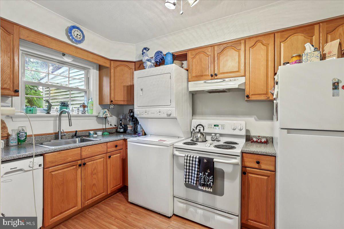 3 Woodbury Rd
