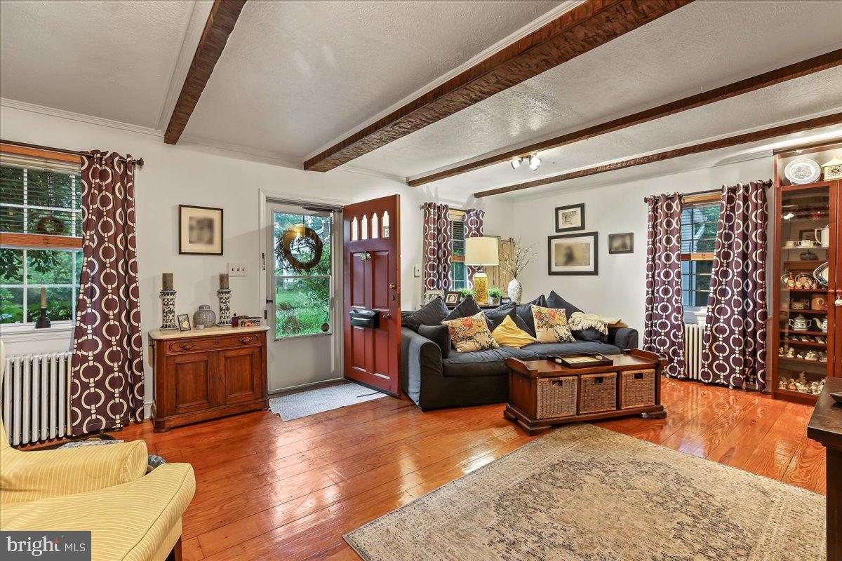 3 Woodbury Rd
