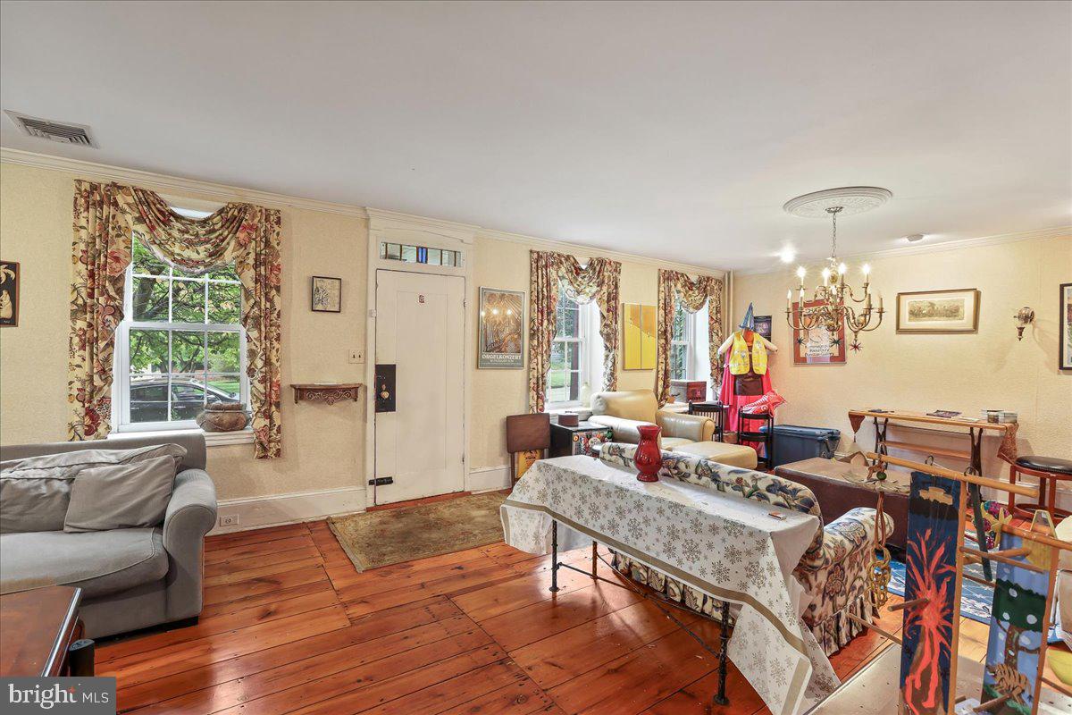3 Woodbury Rd