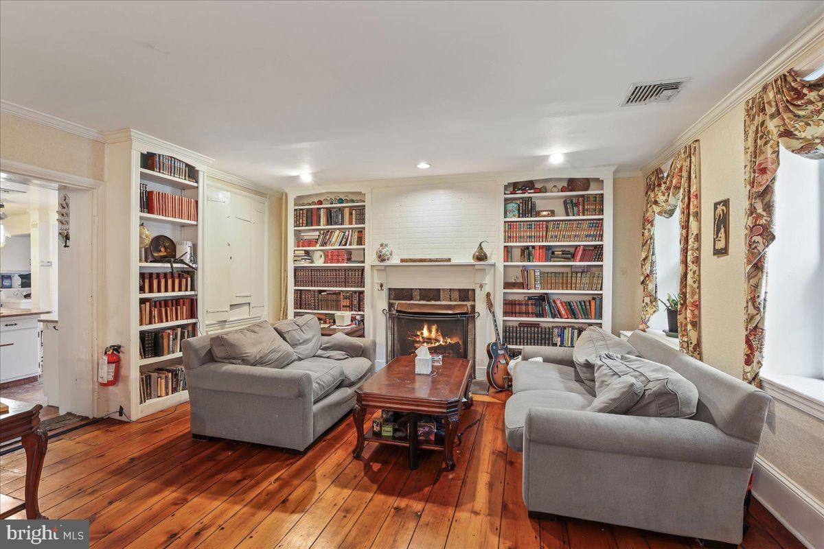 3 Woodbury Rd