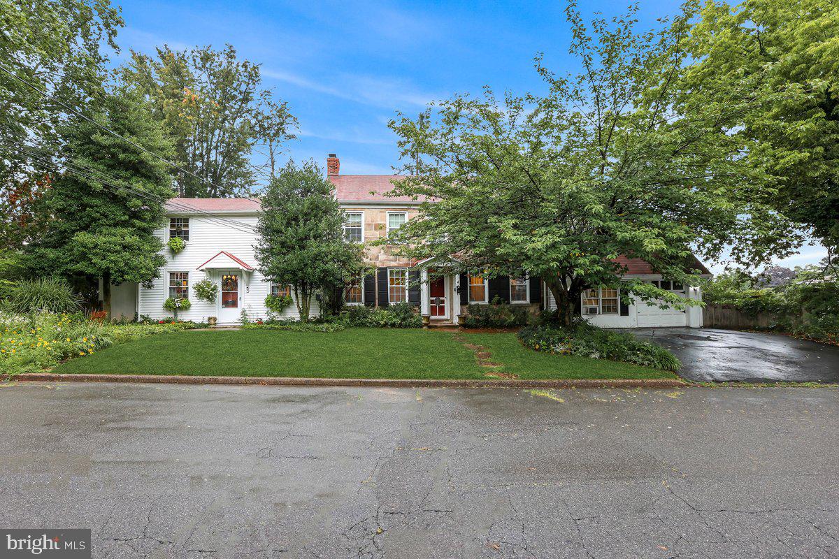 3 Woodbury Rd