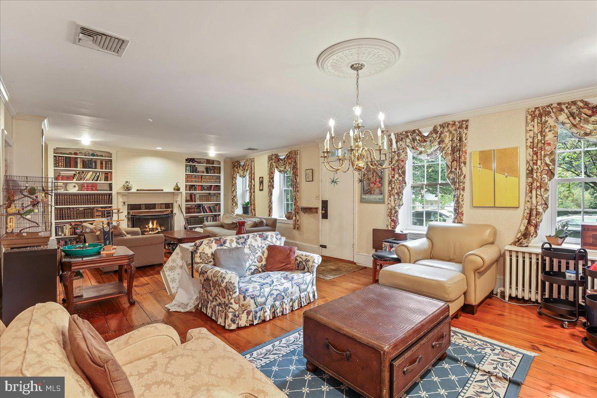 3 Woodbury Rd