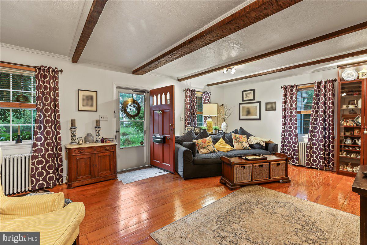 3 Woodbury Rd