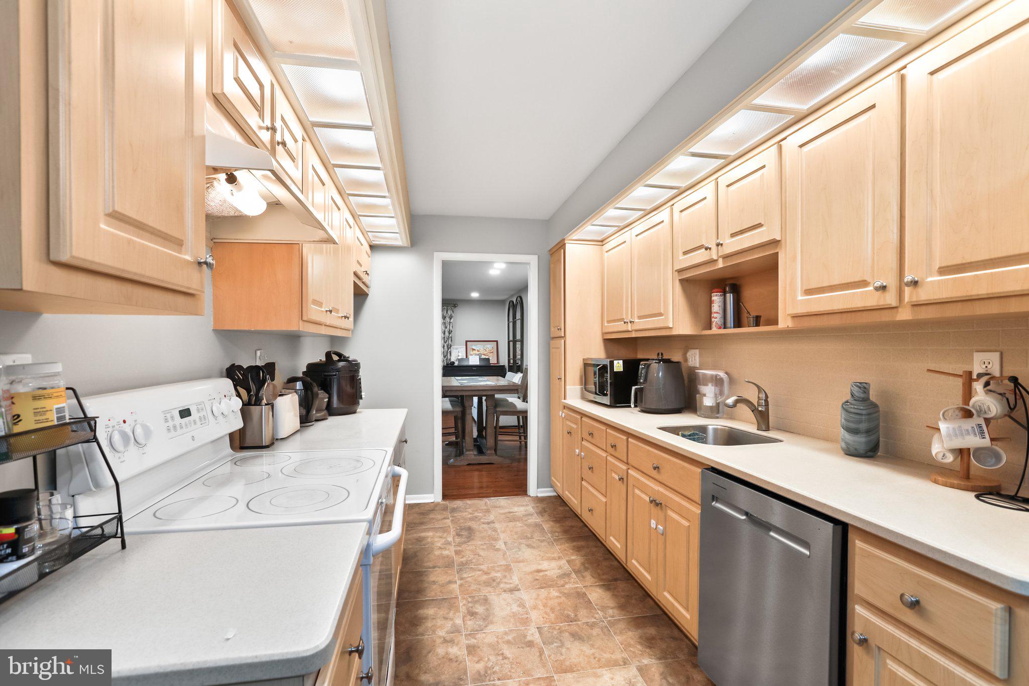36 CAMERON CT