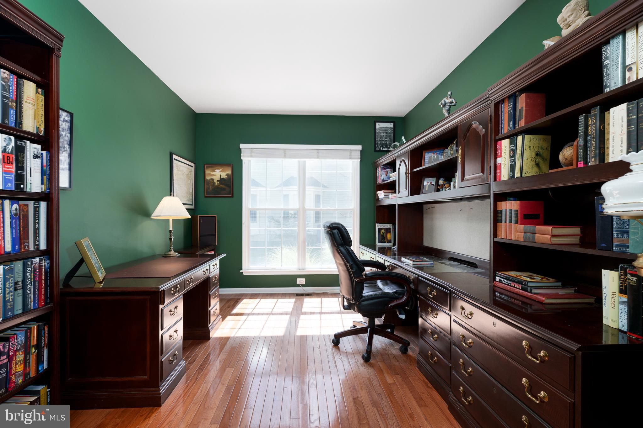 10 MEETINGHOUSE COURT