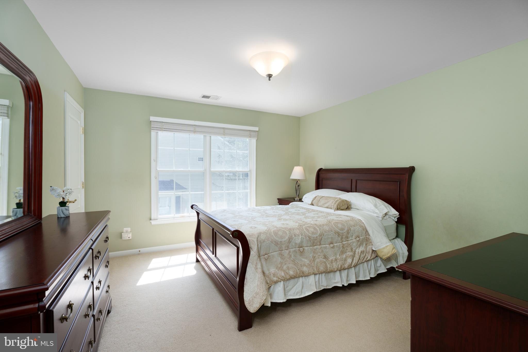 10 MEETINGHOUSE COURT