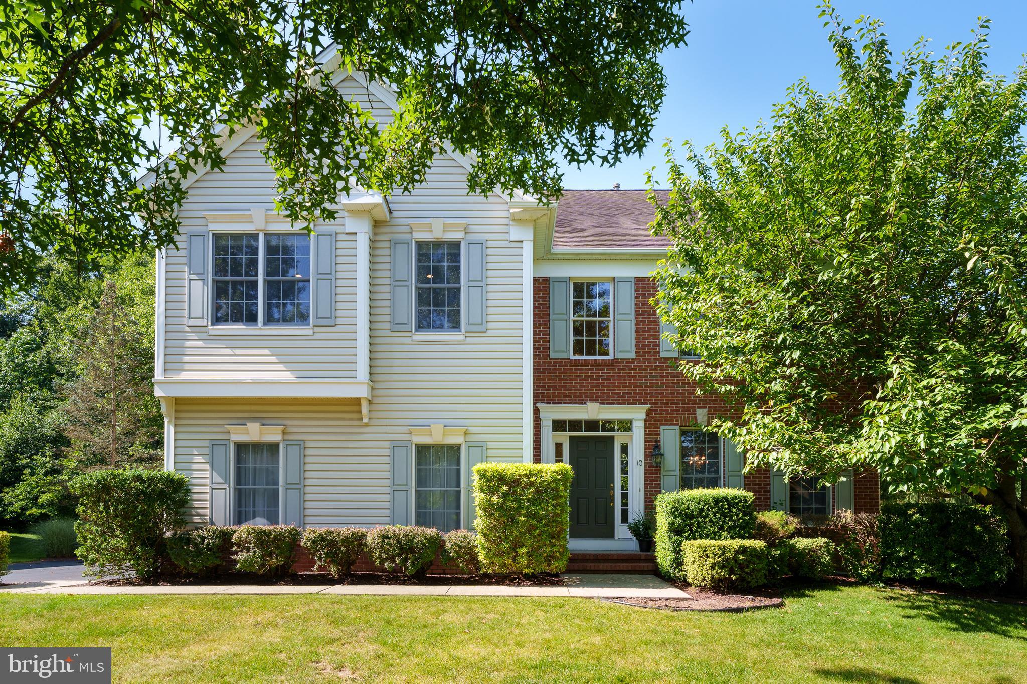 10 MEETINGHOUSE COURT