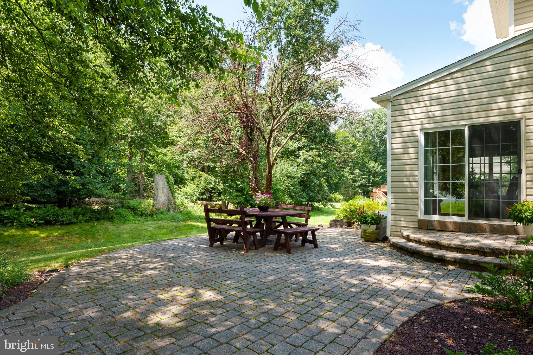 10 MEETINGHOUSE COURT