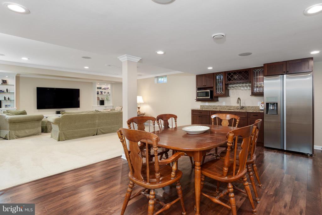 10 MEETINGHOUSE COURT