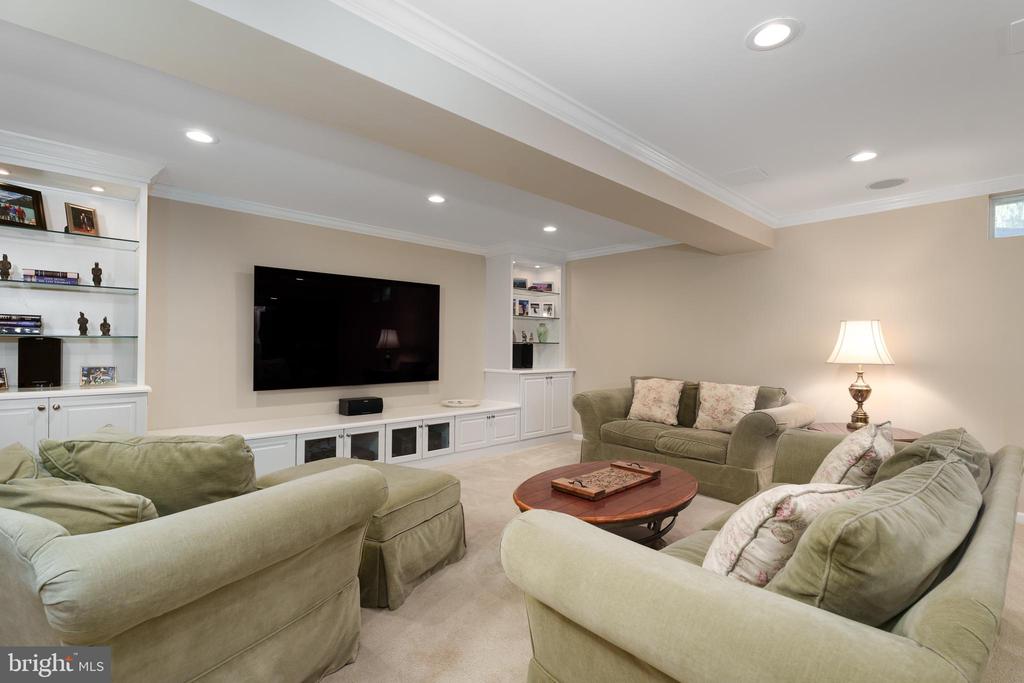 10 MEETINGHOUSE COURT