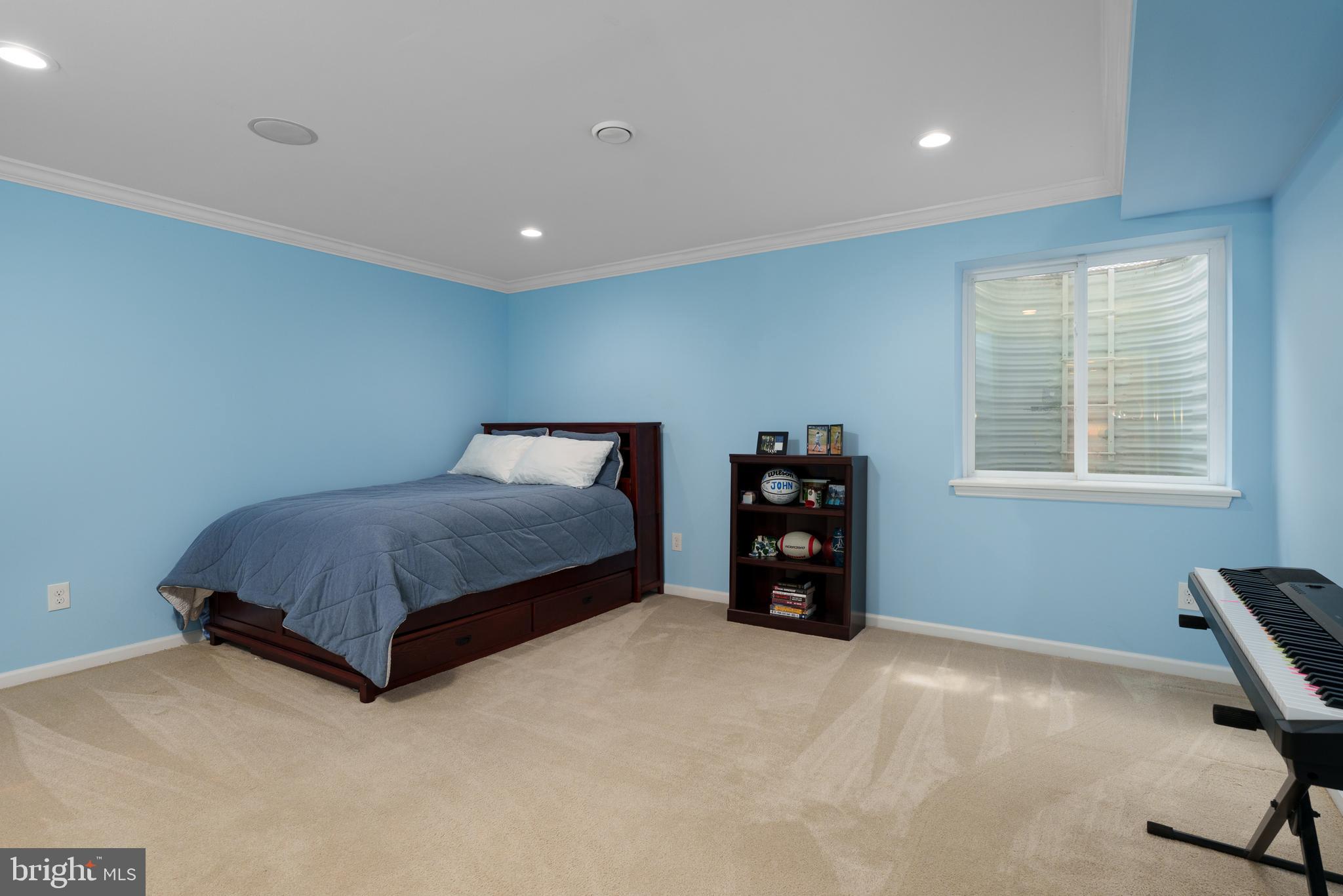 10 MEETINGHOUSE COURT