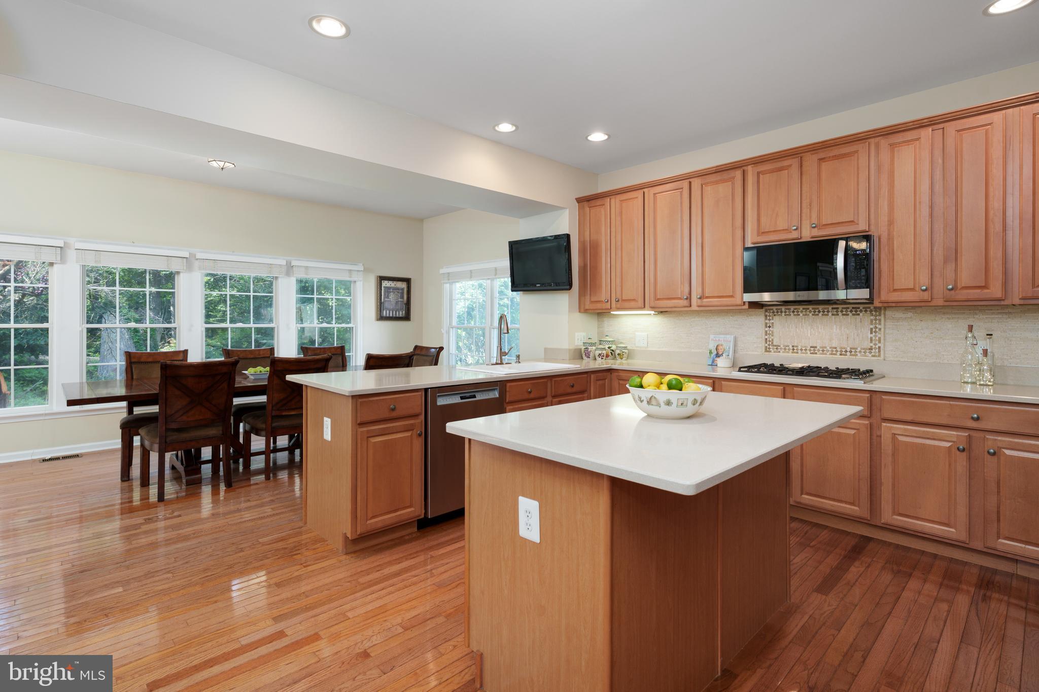 10 MEETINGHOUSE COURT