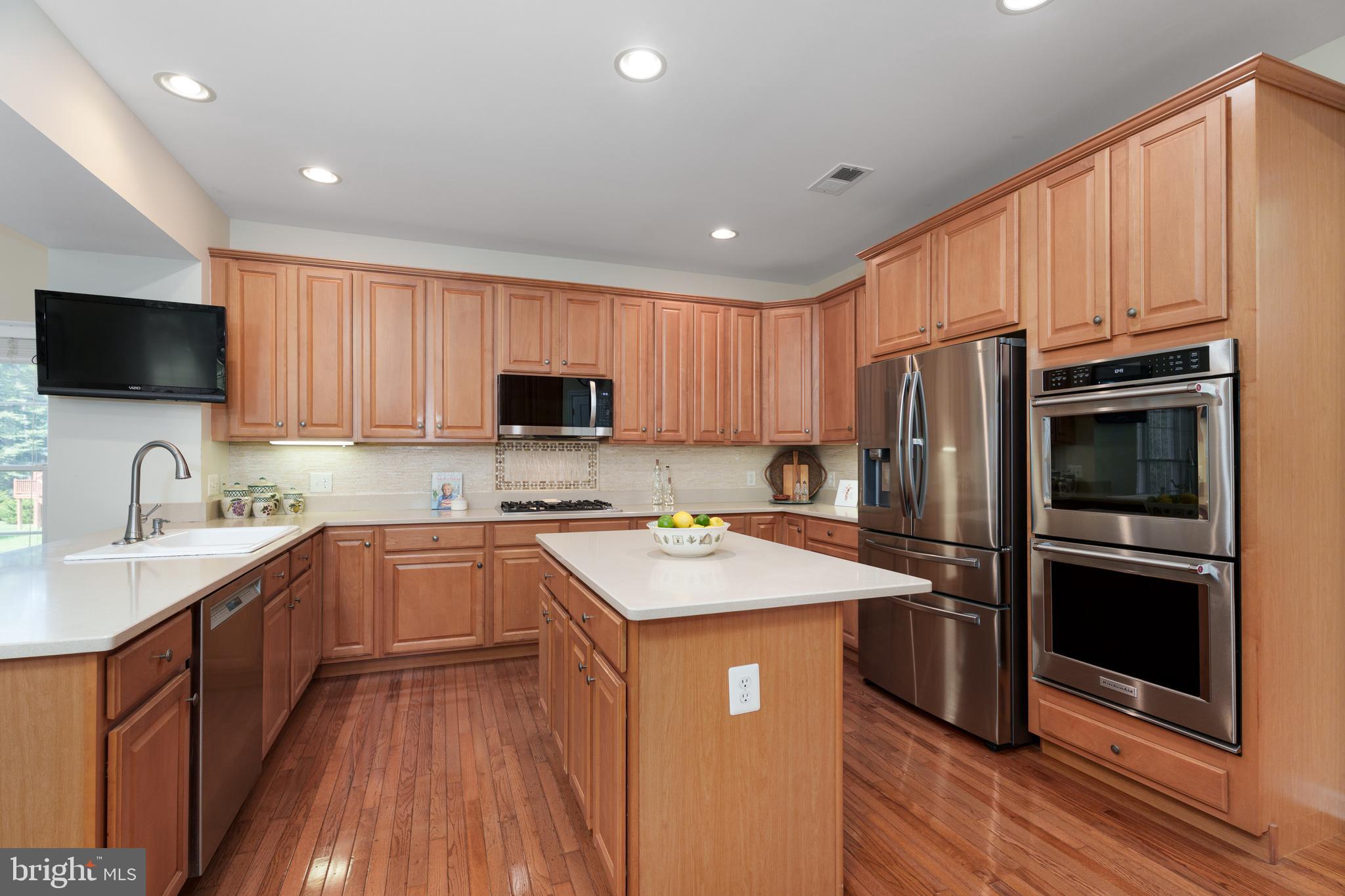 10 MEETINGHOUSE COURT