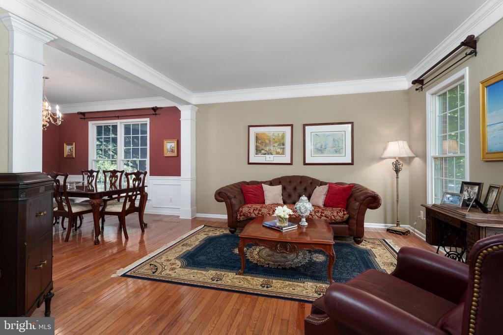 10 MEETINGHOUSE COURT