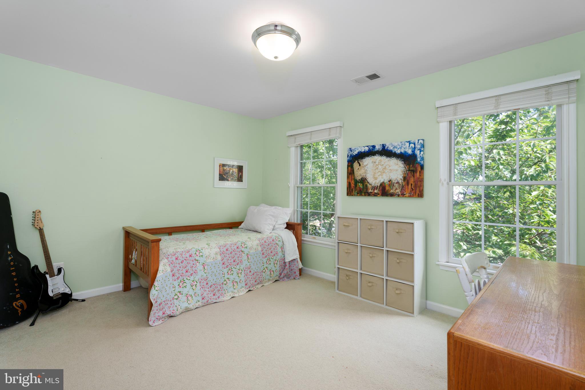 10 MEETINGHOUSE COURT