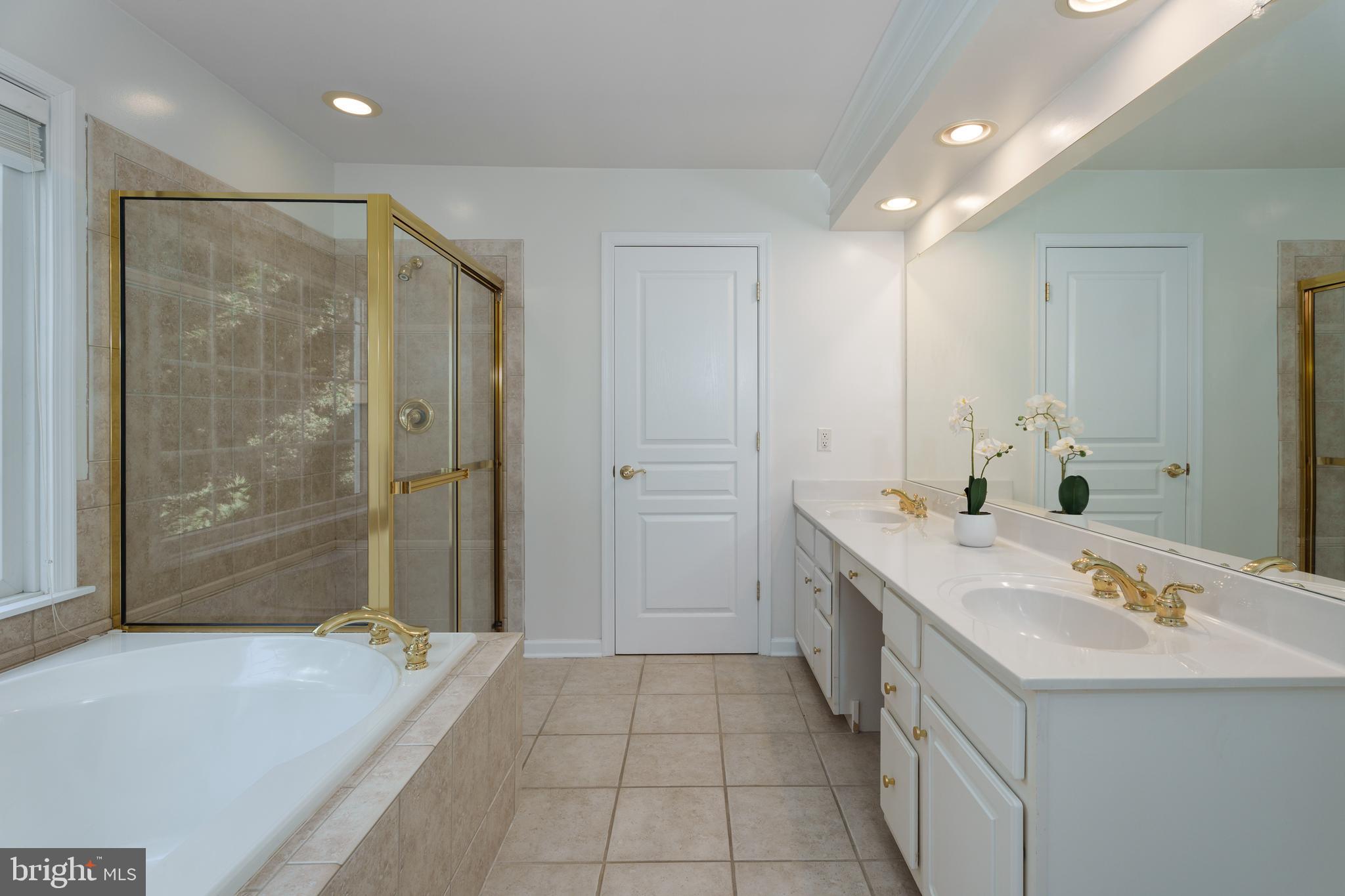 10 MEETINGHOUSE COURT