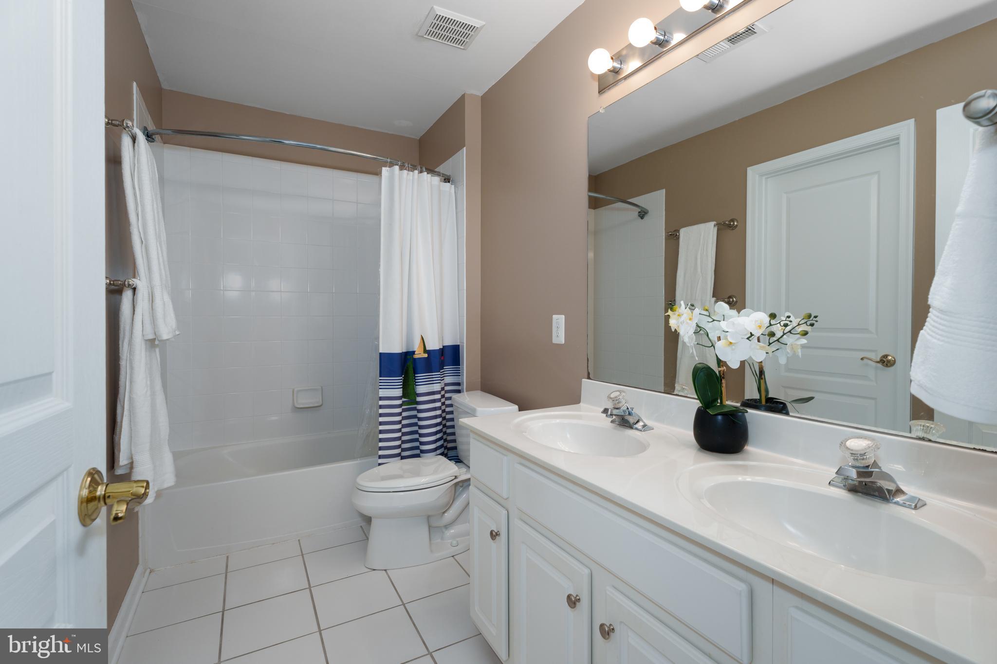 10 MEETINGHOUSE COURT