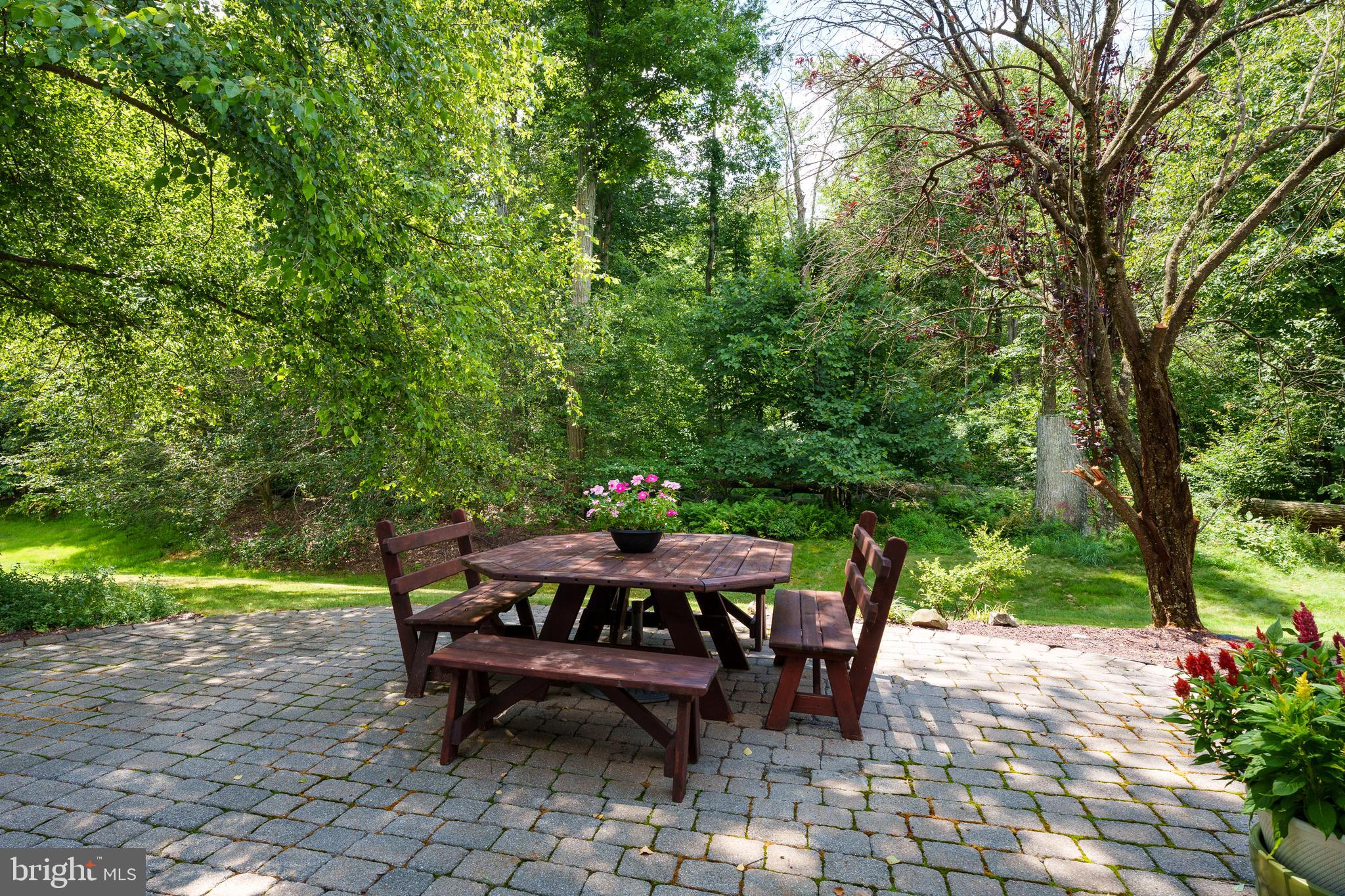 10 MEETINGHOUSE COURT