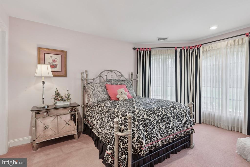 13 HAGEMAN LANE