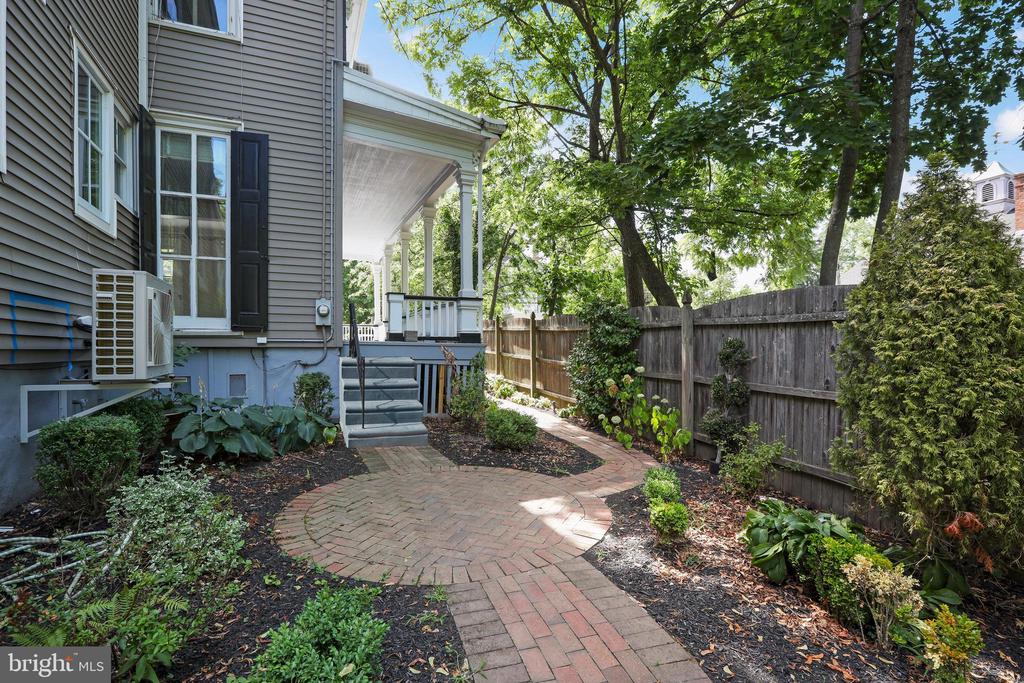 12 MURRAY PLACE